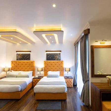 נוארה אליה Hotel Grand Turf מראה חיצוני תמונה