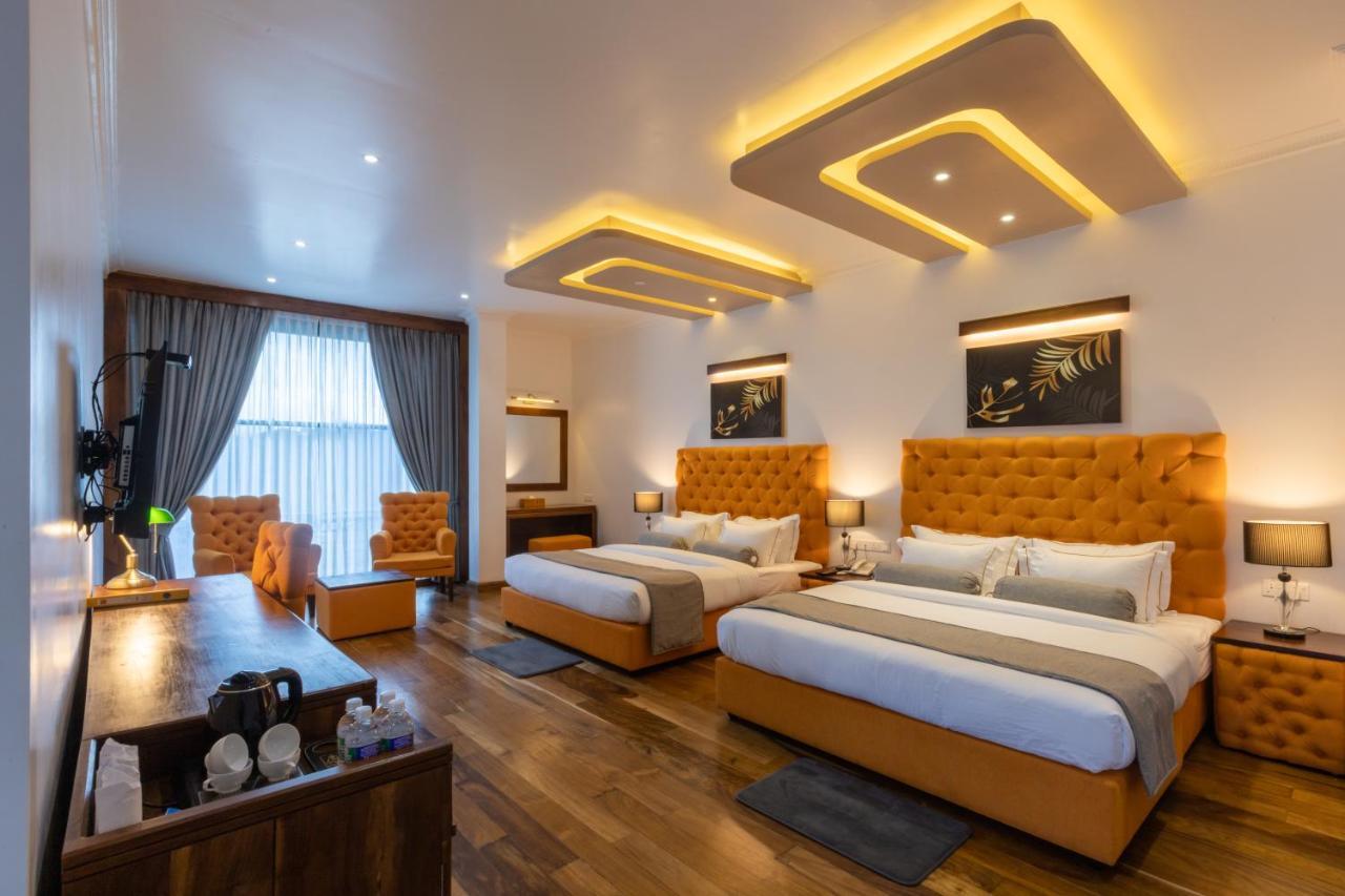 נוארה אליה Hotel Grand Turf מראה חיצוני תמונה