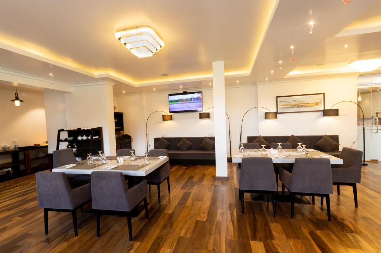 נוארה אליה Hotel Grand Turf מראה חיצוני תמונה