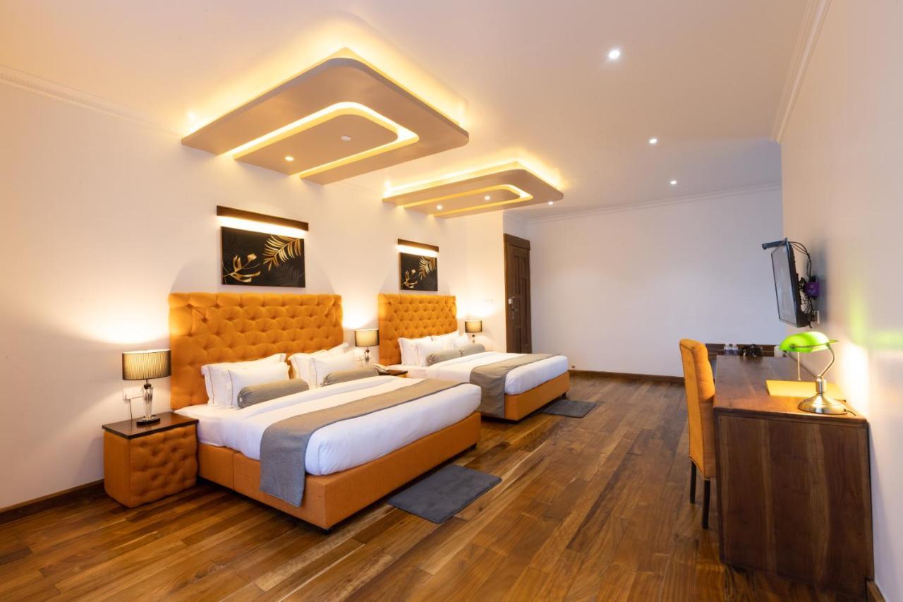 נוארה אליה Hotel Grand Turf מראה חיצוני תמונה