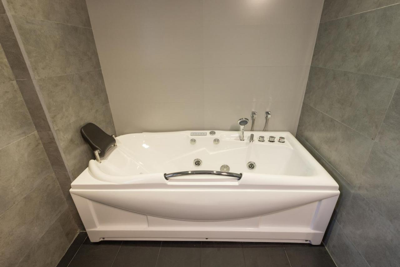 נוארה אליה Hotel Grand Turf מראה חיצוני תמונה