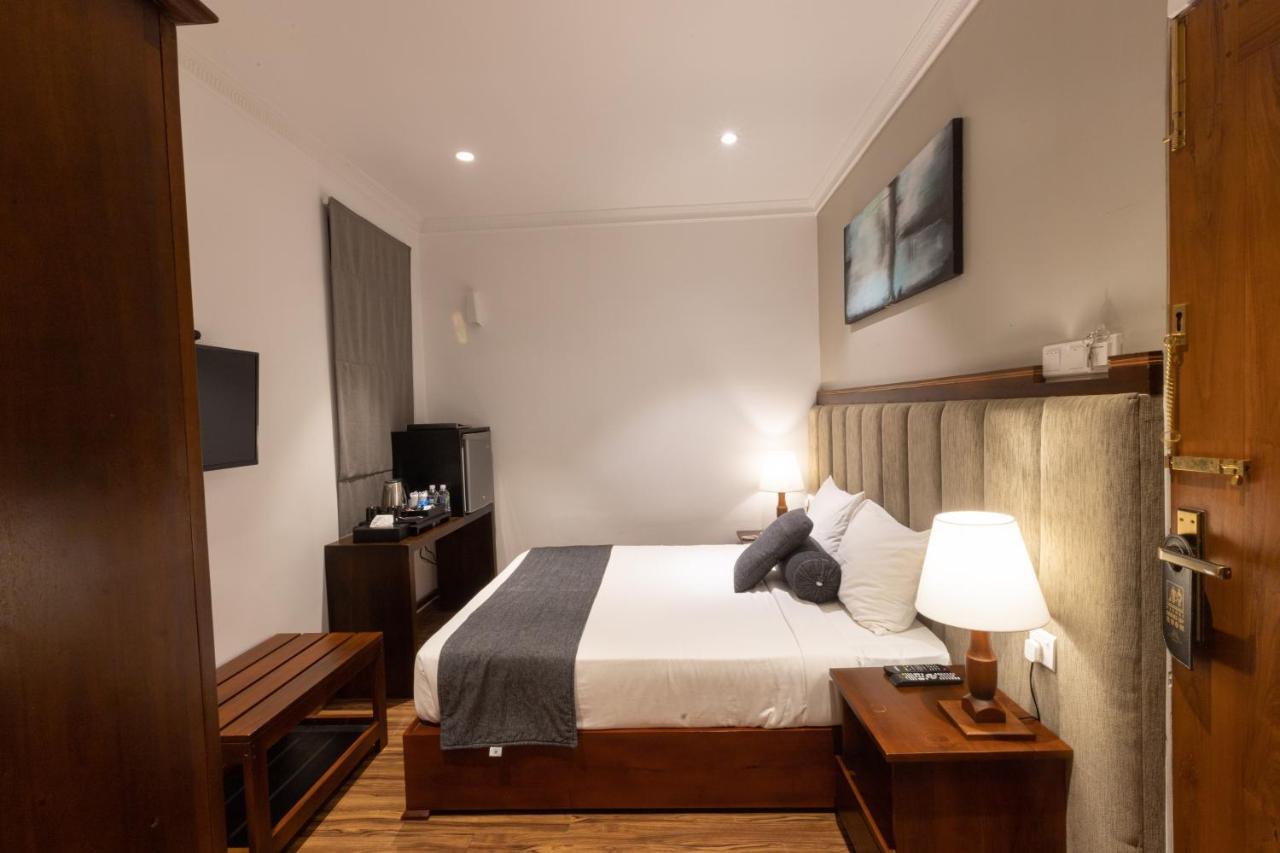 נוארה אליה Hotel Grand Turf מראה חיצוני תמונה