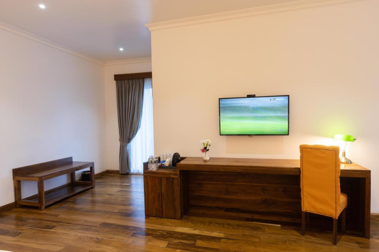 נוארה אליה Hotel Grand Turf מראה חיצוני תמונה