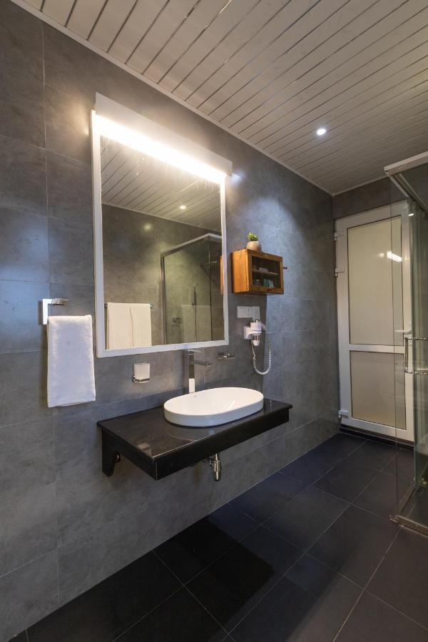 נוארה אליה Hotel Grand Turf מראה חיצוני תמונה