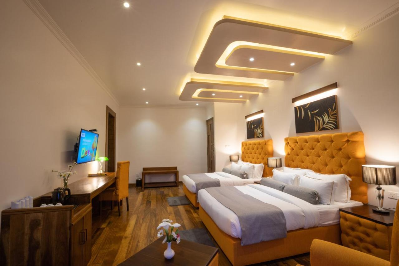 נוארה אליה Hotel Grand Turf מראה חיצוני תמונה