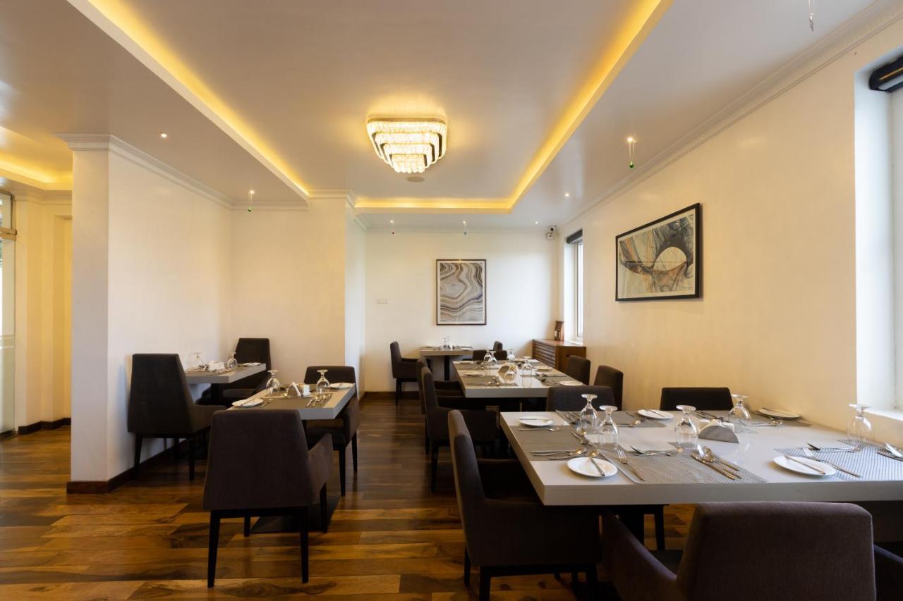 נוארה אליה Hotel Grand Turf מראה חיצוני תמונה