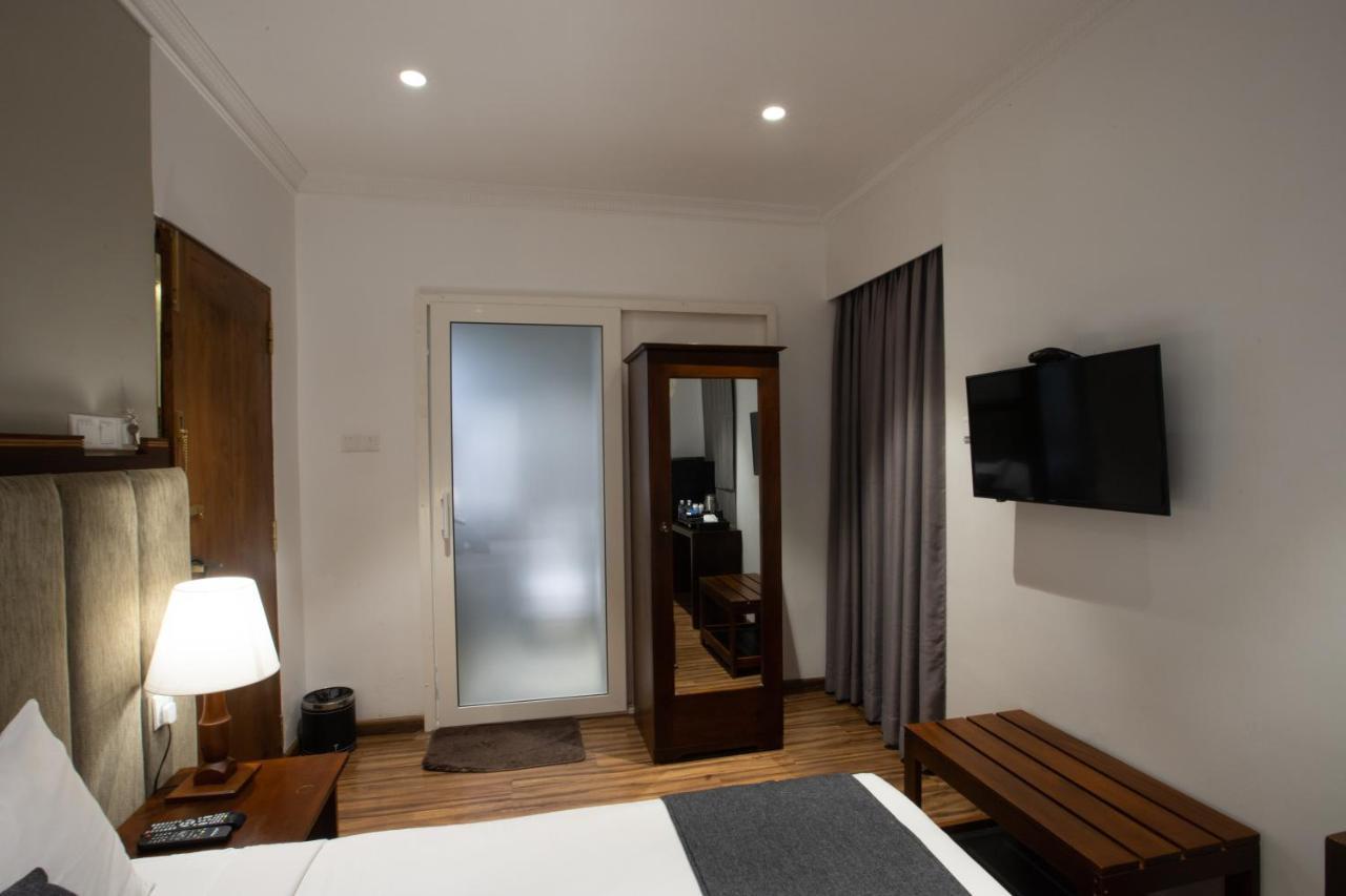 נוארה אליה Hotel Grand Turf מראה חיצוני תמונה