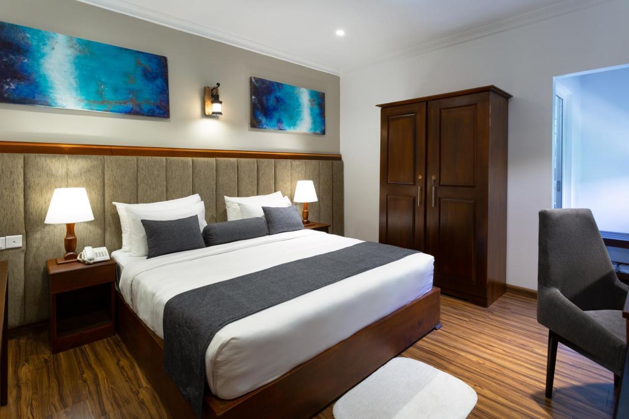 נוארה אליה Hotel Grand Turf מראה חיצוני תמונה