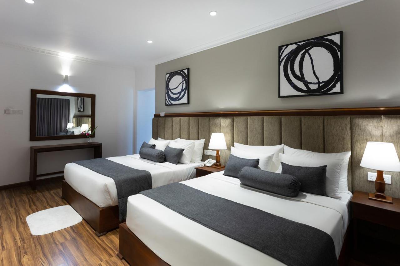 נוארה אליה Hotel Grand Turf מראה חיצוני תמונה