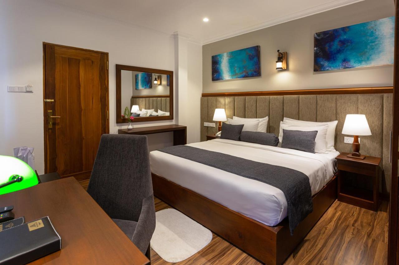 נוארה אליה Hotel Grand Turf מראה חיצוני תמונה