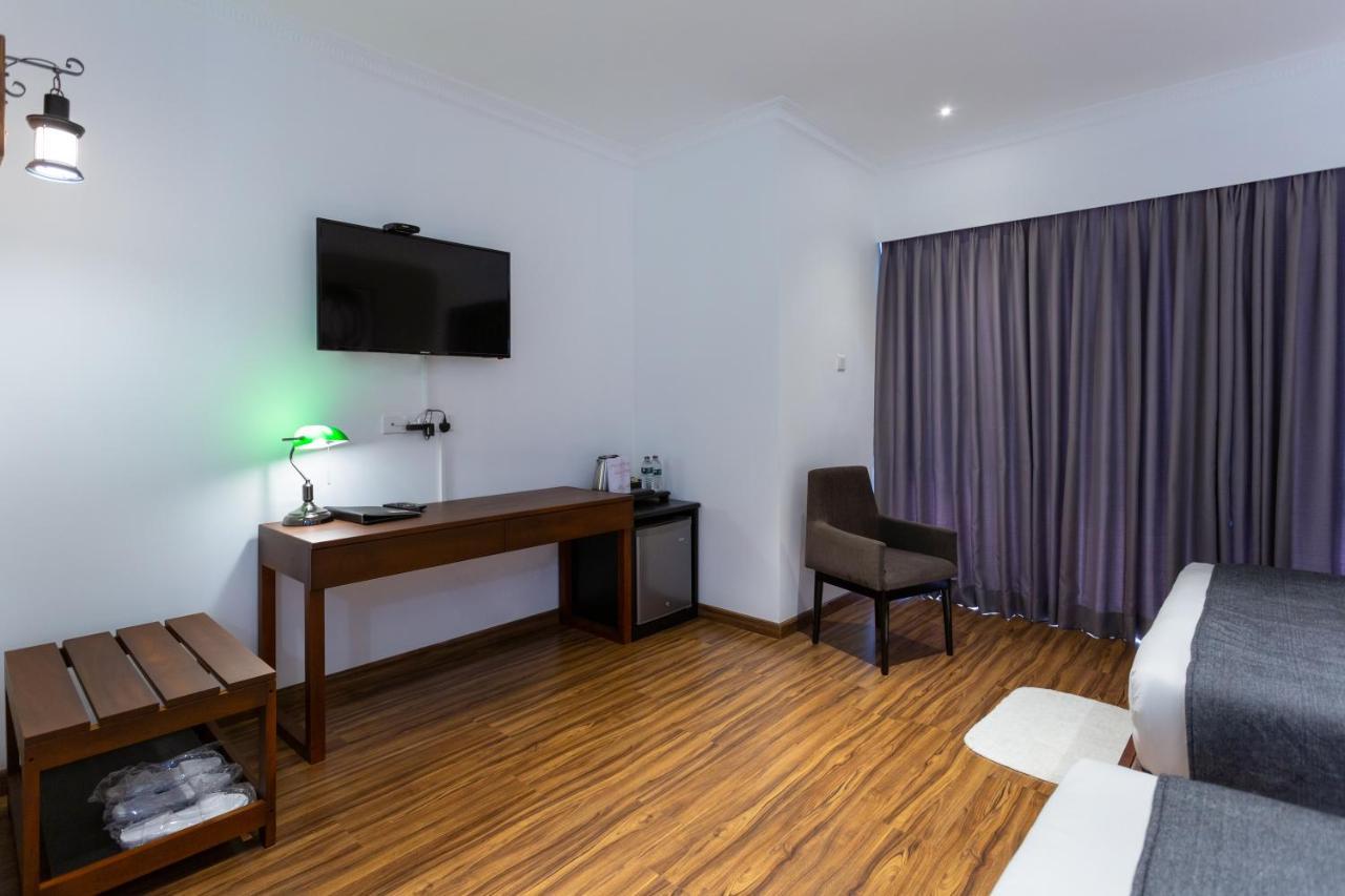 נוארה אליה Hotel Grand Turf מראה חיצוני תמונה