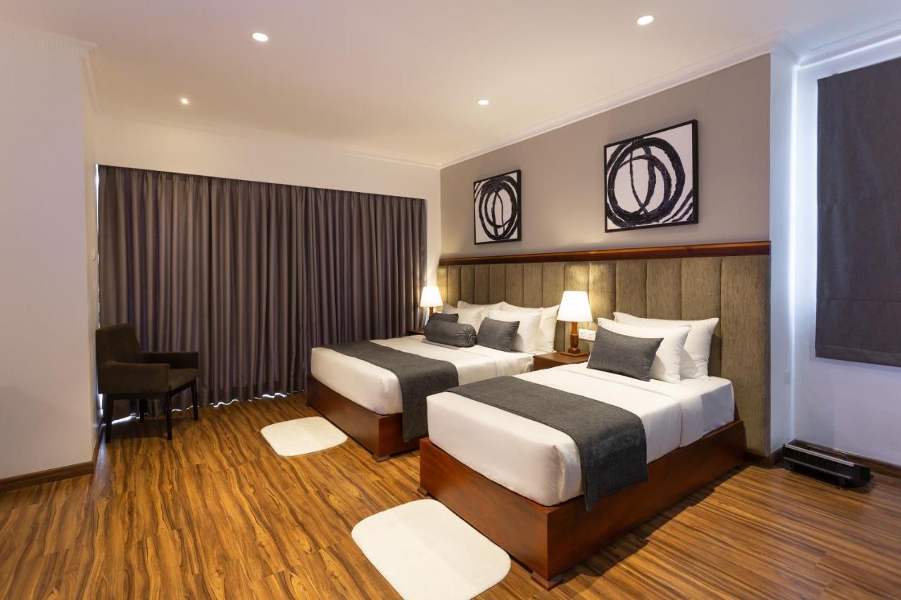 נוארה אליה Hotel Grand Turf מראה חיצוני תמונה
